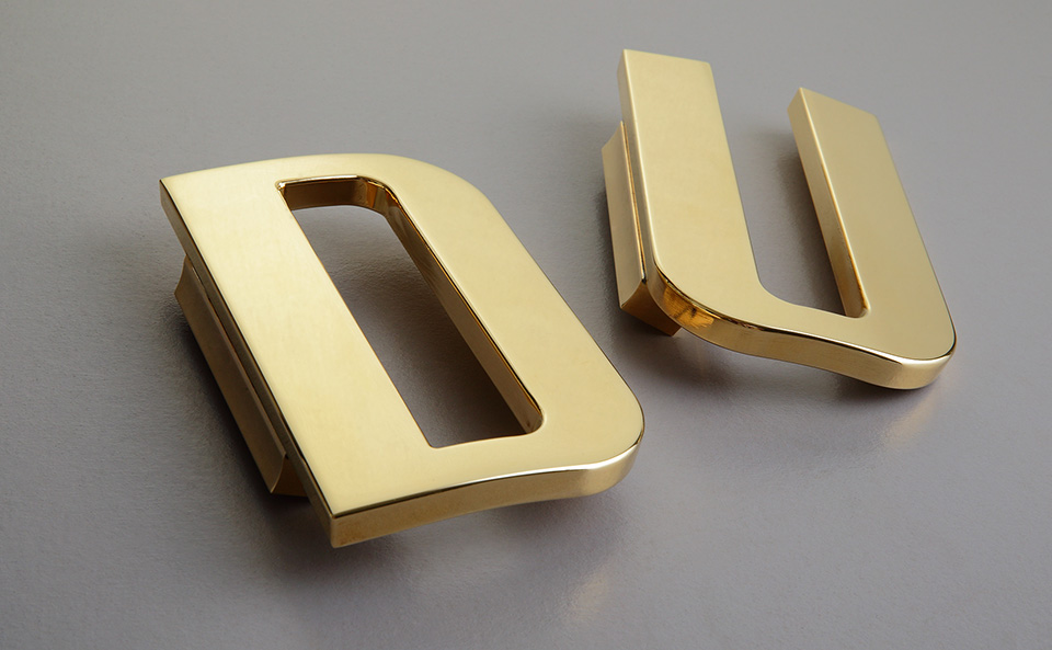 Entwurf Türgriffe aus Messing - Buchstaben